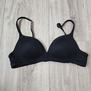 Victoria's Secret No Wire Bra Size 34A